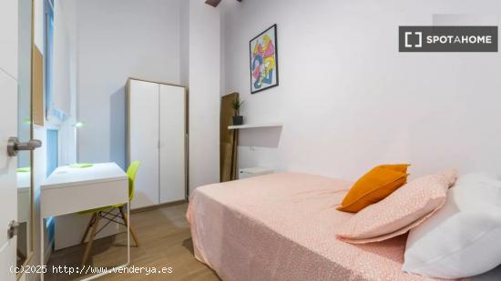 Se alquila habitación en piso compartido en Valencia - VALENCIA