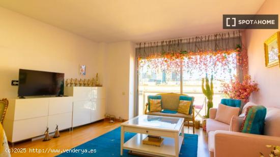 Precioso piso de 3 habitaciones situado en Barcelona - BARCELONA