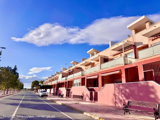  ESTUPENDO BUNGALOW DE PLANTA BAJA SEMI-NUEVO CON GARAJE, PISCINA COMUNITARIA.. VISITELO!! - ALICANTE 