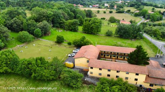 HOTEL A 3 KM DE LA PLAYA DE GUADAMIA - ASTURIAS