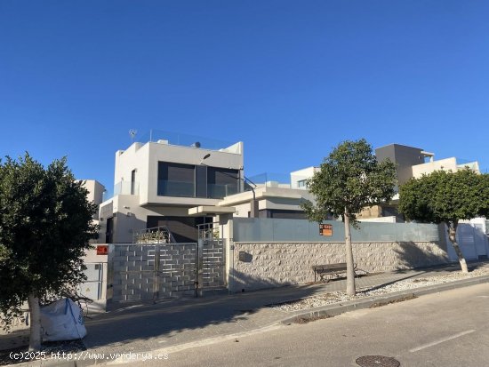 Villa en venta en San Miguel de Salinas (Alicante)