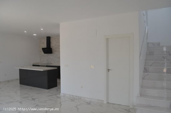 Villa en venta a estrenar en Pinoso (Alicante)