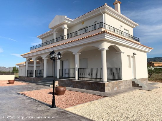 Villa en venta a estrenar en Pinoso (Alicante)