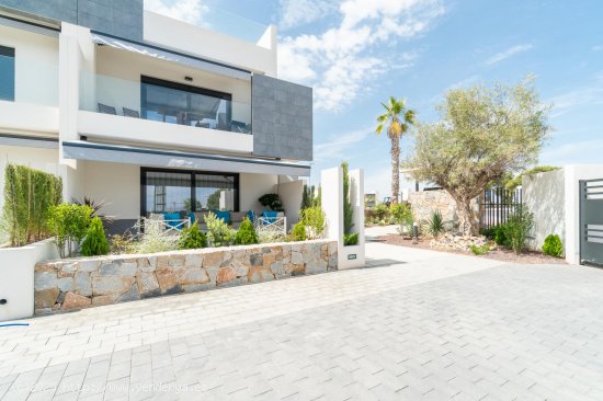 Bungalow en venta a estrenar en Torrevieja (Alicante)