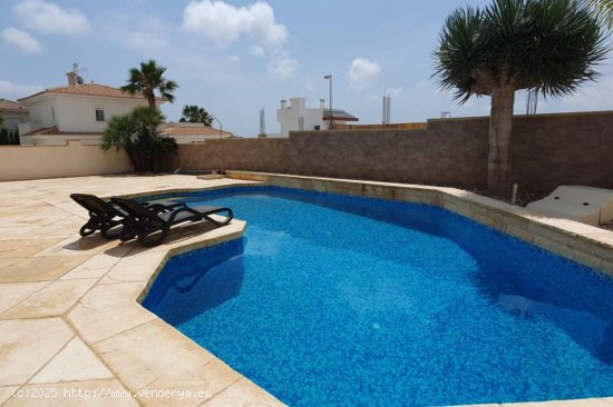 Villa en venta en Rojales (Alicante)