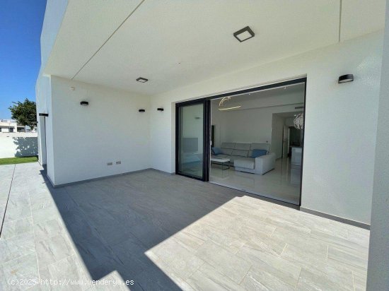 Villa en venta en Benijófar (Alicante)