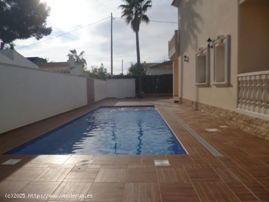 Villa en venta en Orihuela (Alicante)