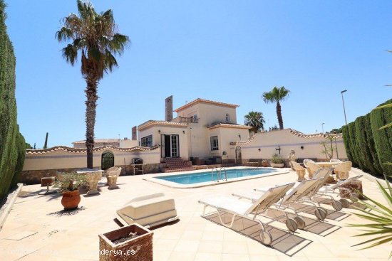  Villa en venta en Orihuela (Alicante) 