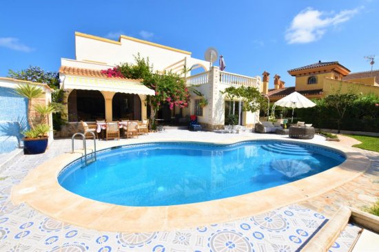  Villa en venta en Torrevieja (Alicante) 