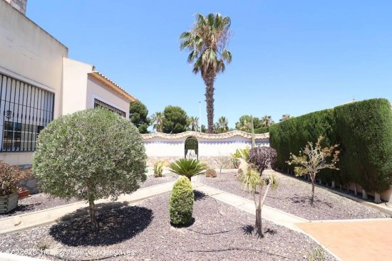 Chalet en venta en Orihuela (Alicante)