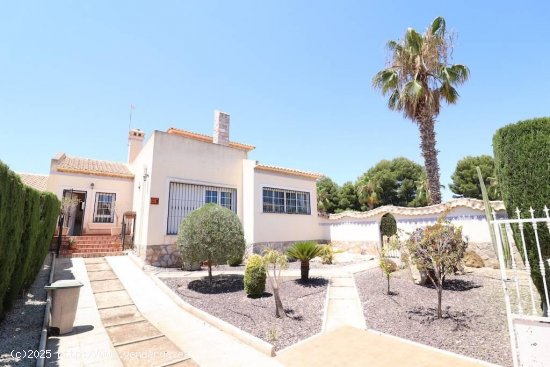 Chalet en venta en Orihuela (Alicante)