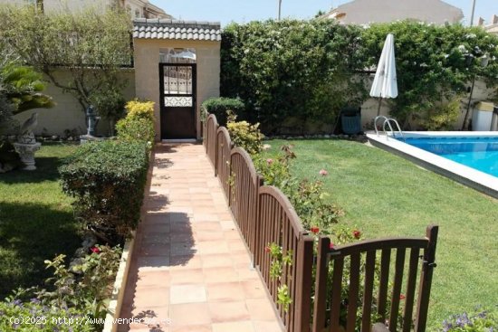 Villa en venta en Torrevieja (Alicante)