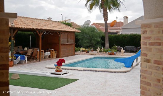 Villa en venta en Torrevieja (Alicante)