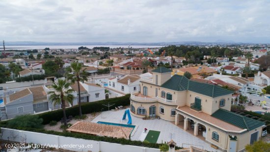 Villa en venta en Torrevieja (Alicante)