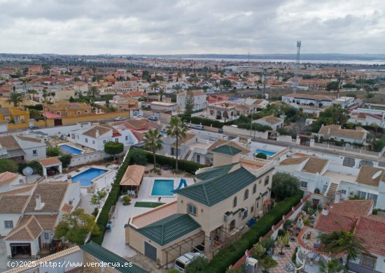 Villa en venta en Torrevieja (Alicante)