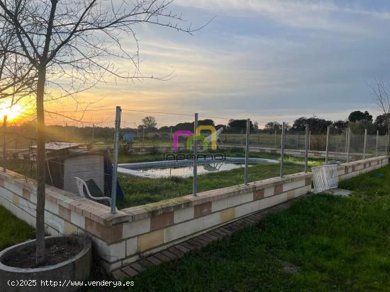 CASA CON PARCELA EN EL MANANTÍO!! - BADAJOZ