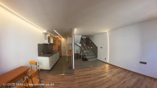  CASA EN VENTA EN ZONA MONUMENTAL DE SANTIAGO - A CORUÑA 