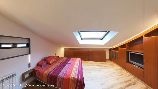 CASA EN VENTA EN ZONA MONUMENTAL DE SANTIAGO - A CORUÑA