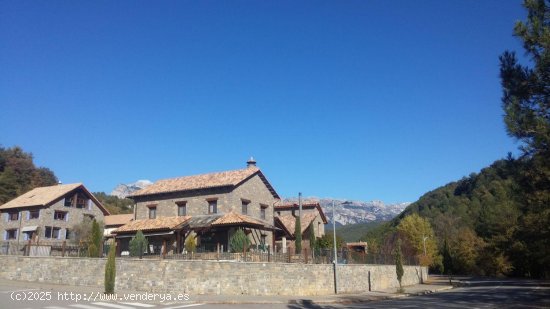 Parcela en venta en Aínsa-Sobrarbe (Huesca)