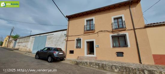  CASA CON GRAN TERRENO EN NAVA DE ROA - BURGOS 