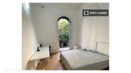 Habitación en piso compartido en barcelona. - BARCELONA