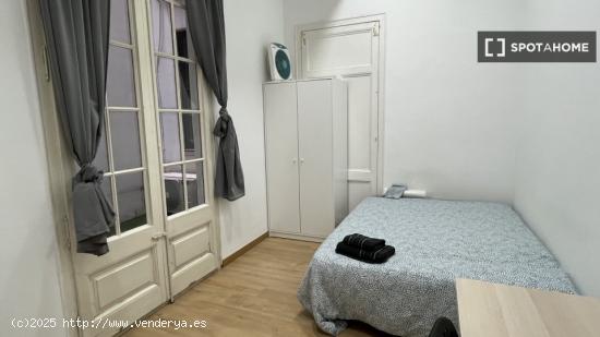 Habitación en piso compartido en barcelona. - BARCELONA