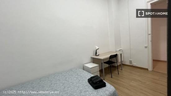 Habitación en piso compartido en barcelona. - BARCELONA