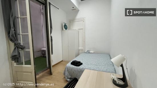 Habitación en piso compartido en barcelona. - BARCELONA