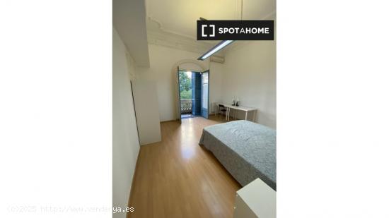 Habitación en piso compartido en barcelona. - BARCELONA