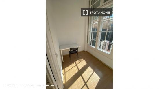 Habitación en piso compartido en barcelona. - BARCELONA