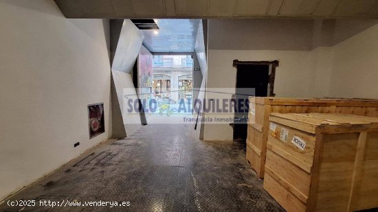 AMPLIO LOCAL COMERCIAL EN EL CASCO VIEJO