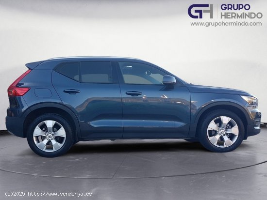 Volvo XC-40 T2 MOMENTUM PRO AUT+TECHO PANORAMICO - Ponteareas