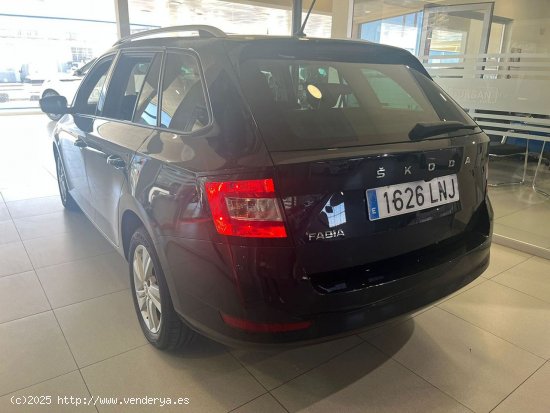 Skoda Fabia   Combi 1.0 TSI 81KW 110cv Ambition Plus - 