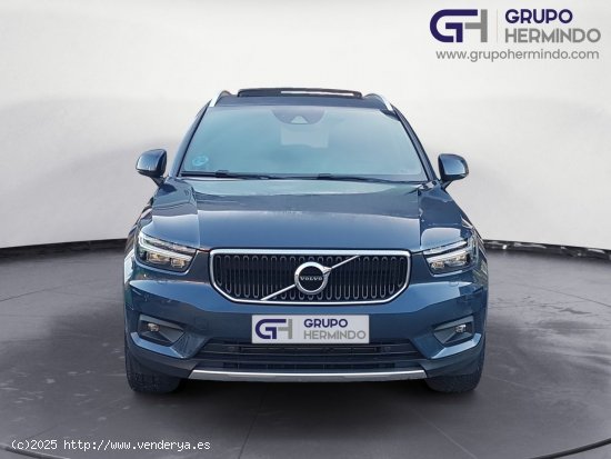 Volvo XC-40 T2 MOMENTUM PRO AUT+TECHO PANORAMICO - Ponteareas