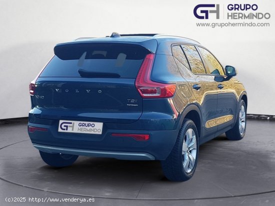 Volvo XC-40 T2 MOMENTUM PRO AUT+TECHO PANORAMICO - Ponteareas