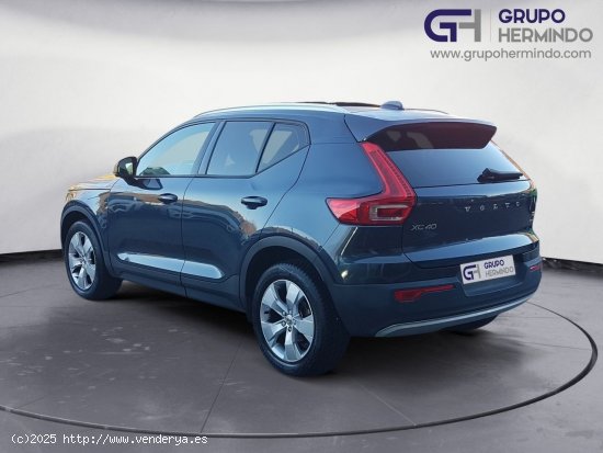 Volvo XC-40 T2 MOMENTUM PRO AUT+TECHO PANORAMICO - Ponteareas