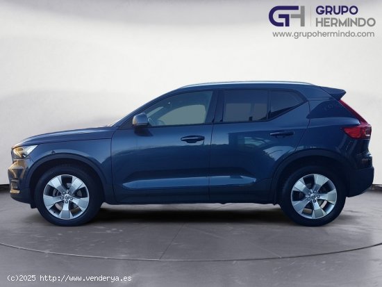 Volvo XC-40 T2 MOMENTUM PRO AUT+TECHO PANORAMICO - Ponteareas