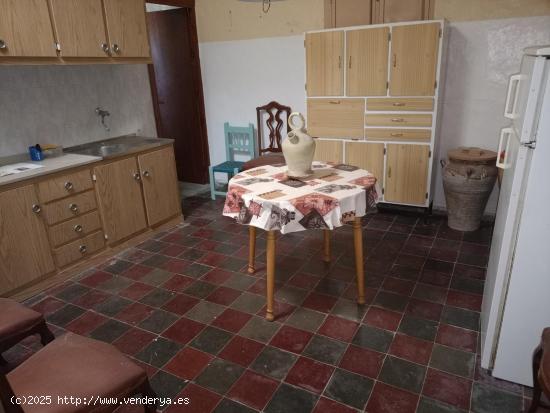 GRAN CASA SEMICÉNTRICA EN VENTA EN ADRA - ALMERIA