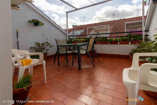 ADOSADO EN BARRIADA DE LLERA - BADAJOZ