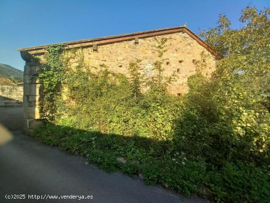 Casa independiente y con jardín en Cabezón de la Sal - CANTABRIA