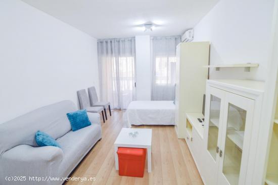  Se vende estudio con piscina, orientación Sur, C/ Caballero Rodas, Playa del Cura. Torrevieja. - AL 