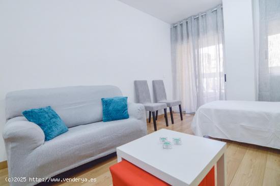 Se vende estudio con piscina, orientación Sur, C/ Caballero Rodas, Playa del Cura. Torrevieja. - AL