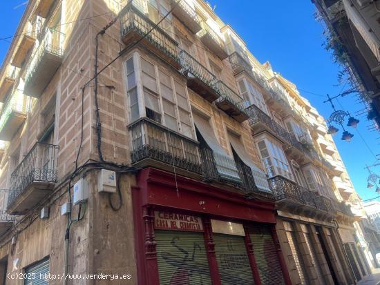 EDIFICIO DE 3 PLANTAS Y LOCAL COMERCIAL EN EL CASCO ANTIGUO DE CARTAGENA - MURCIA