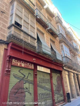 EDIFICIO DE 3 PLANTAS Y LOCAL COMERCIAL EN EL CASCO ANTIGUO DE CARTAGENA - MURCIA