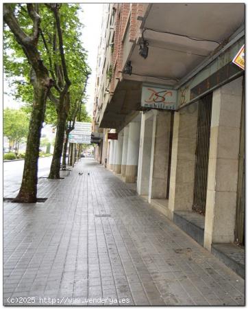 LOCAL 224 M2 EN ALQUILER, SITUADO EN AV. PAISOS CATALANS, SALIDA INDEPENDIENTE PARA CARGA Y DESCARGA