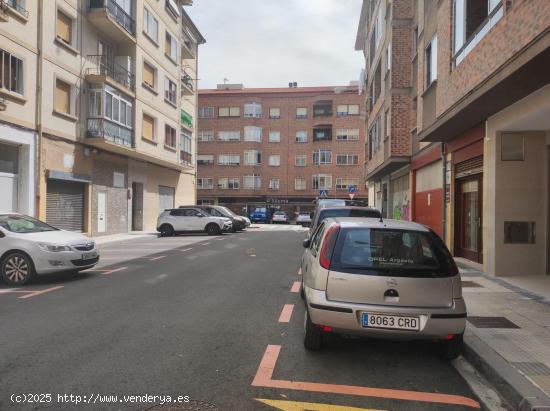 VENTA PLAZA GARAJE ROCHAPEA - NAVARRA