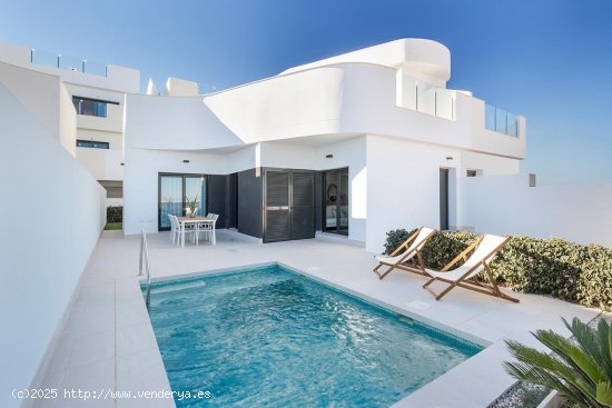  Villa en venta a estrenar en Torrevieja (Alicante) 