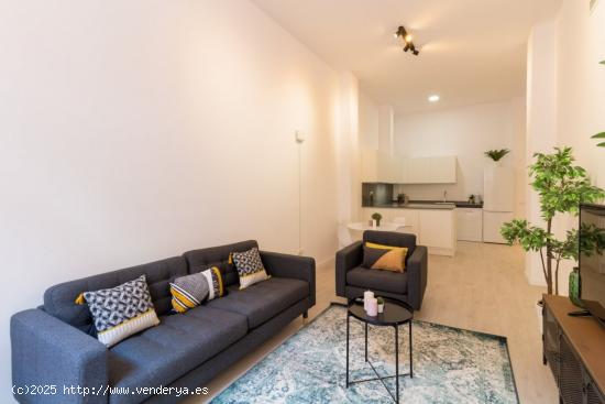 Lujosa vivienda amplia y reformada con terraza privada - BARCELONA