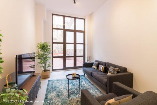 Lujosa vivienda amplia y reformada con terraza privada - BARCELONA