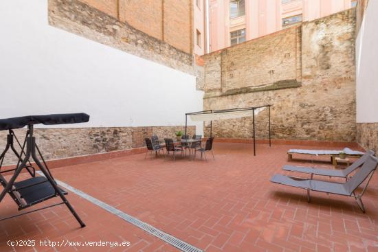 Lujosa vivienda amplia y reformada con terraza privada - BARCELONA